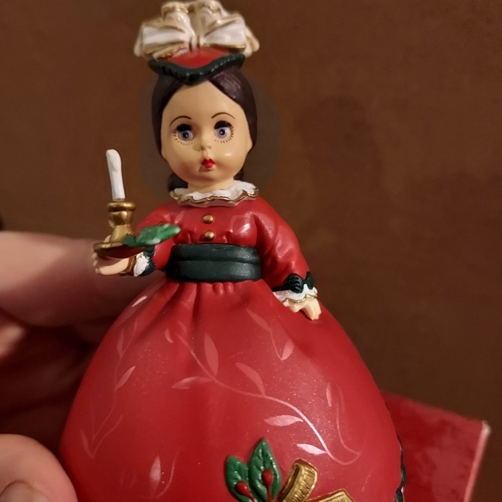 Hallmark Keepsake Ornament 2001 Victorian Christmas Madame Alexander Series - Picture 6 of 11